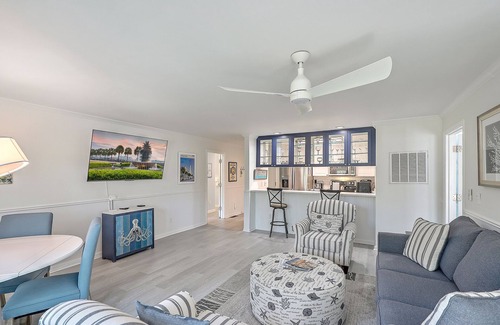 Isle of Palms Villa | Lagoon Villa 23 - Modern Villa Near Beach! Pool!