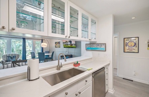 Isle of Palms Villa | Lagoon Villa 23 - Modern Villa Near Beach! Pool!