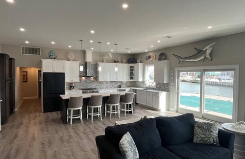 Loveladies Casa | Lagoon with Bayviews 5 Bedroom & Pool