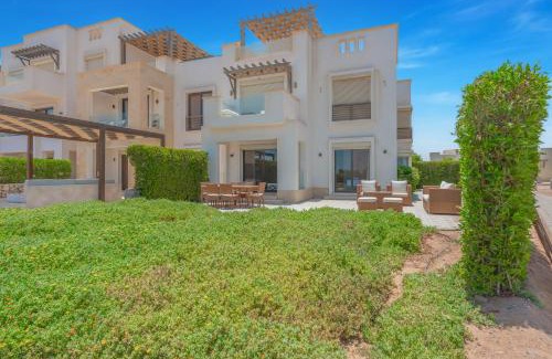 Shurtah al-Dakhlah Apartamento | Lagoonfront 3BR Apartment Cyan