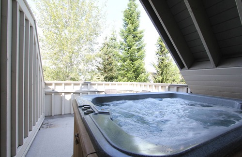 Village North Condominio | Lagoons Condos by Whistler Retreats
