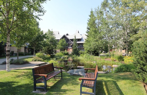 Village North Condominio | Lagoons Condos by Whistler Retreats