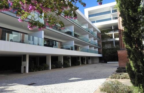 Telheiro Apartamento | Lagos Factory Yellow by Marina de Lagos