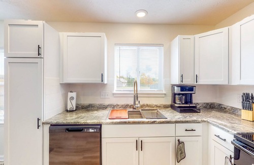 Indianapolis Casa | Laid-back, dog-friendly Indy home with patio & firepit - easy highway access