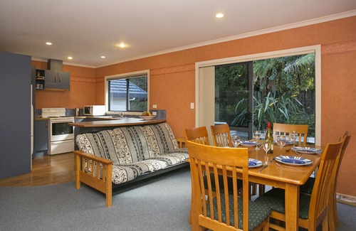 Taupo Cabaña | Laid Back on Lakewood - Taupo Holiday Home