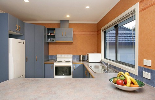 Taupo Cabaña | Laid Back on Lakewood - Taupo Holiday Home