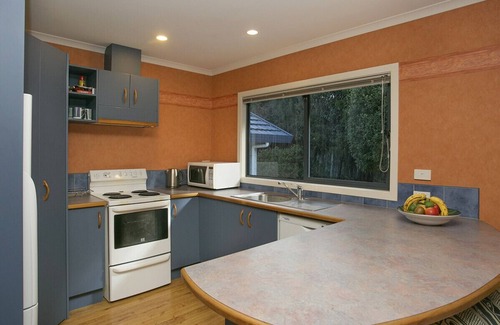 Taupo Cabaña | Laid Back on Lakewood - Taupo Holiday Home