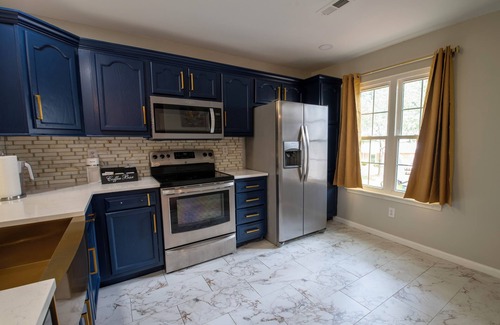 Prosperity Church Road Casa | Laid in Luxury 2BR Garage CLT