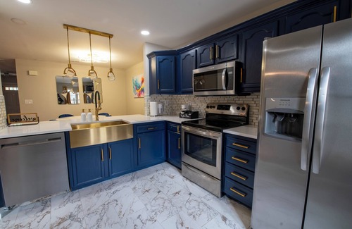 Prosperity Church Road Casa | Laid in Luxury 2BR Garage CLT