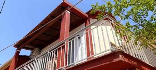 Liapades Apartamento | Lais Apartment in the old square of Liapades