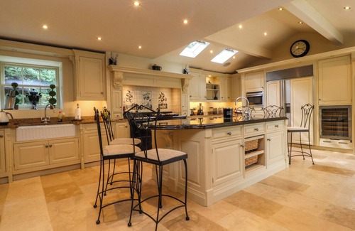 Burnley Cabaña | LAITHE HOUSE, pet friendly, luxury holiday cottage in Cliviger