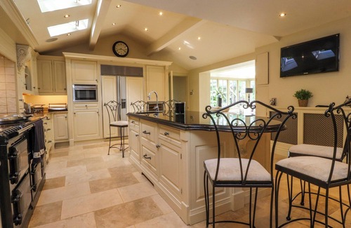 Burnley Cabaña | LAITHE HOUSE, pet friendly, luxury holiday cottage in Cliviger