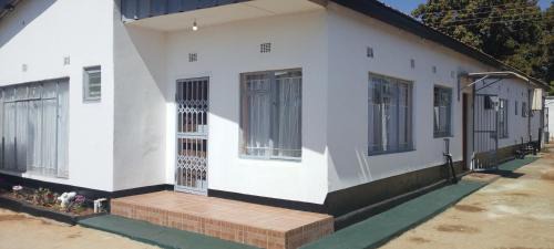 Lusaka Cabina | LaJoy Lodge
