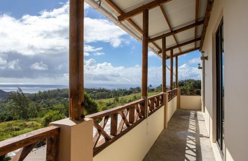 Grande Montagne Casa | Lakaz Roussette - Large 4BR Villa with King Beds