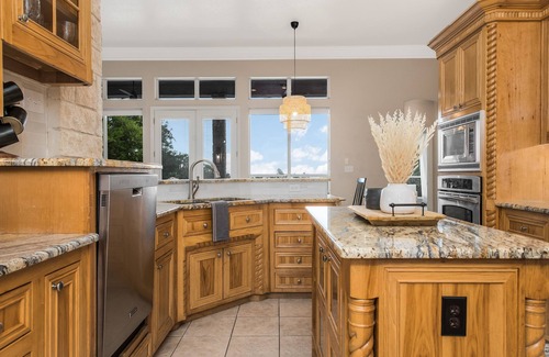 Belton Casa | Lake Access! 10 Acre Retreat, Pool and Hot tub