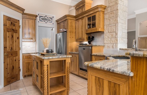 Belton Casa | Lake Access! 10 Acre Retreat, Pool and Hot tub