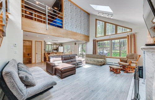 Gouldsboro Casa | Lake Access and Hot Tub Poconos Vacation Rental!