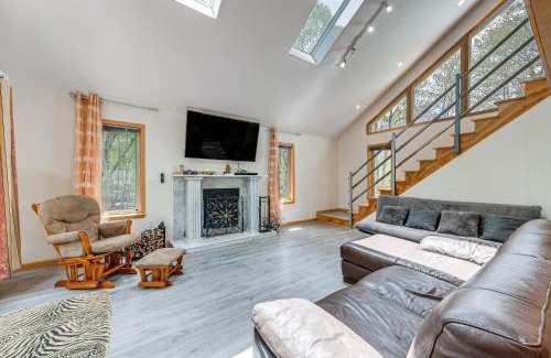 Gouldsboro Casa | Lake Access and Hot Tub Poconos Vacation Rental!