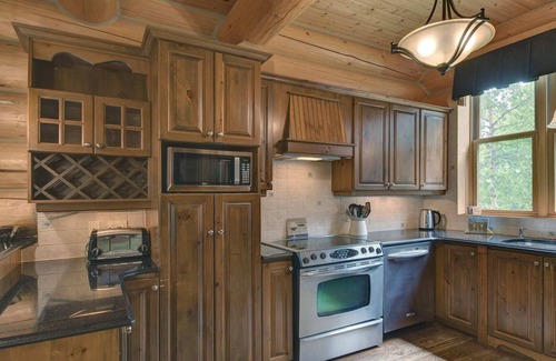 Fiddler Lake Resort Chalet De Esquí | Lake access and indoor hot tub and terrace