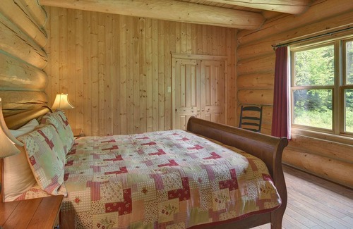 Fiddler Lake Resort Chalet De Esquí | Lake access and indoor hot tub and terrace