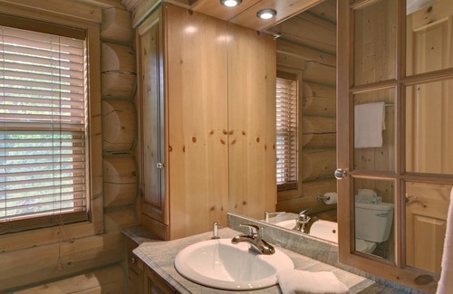 Fiddler Lake Resort Chalet De Esquí | Lake access and indoor hot tub and terrace