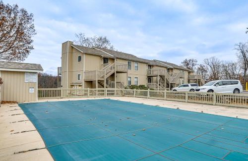 Osage Beach Apartamento | Lake Access and Views Condo with Pools in Osage Beach