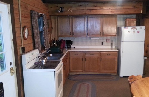 Sky Valley Cabina | Lake Access Log Cabin perfecto para reuniones. Playa de la comunidad. Tot Lot.
