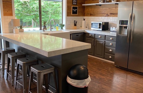Heber Springs Casa | Lake Access Nearby! Heated Pool Seasonally;Guest House available-additional fee.