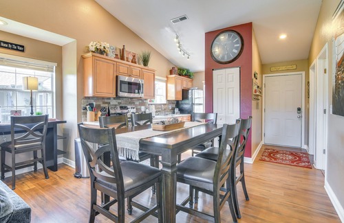 Indian Point Apartamento | Lake Access & Pool: Branson Condo - 2 Mi to Marina