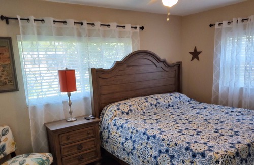 Tavares Casa | Lake Access Pool Home with a Dock & Great Fishing!