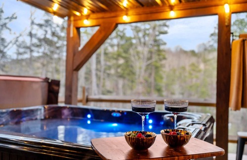 Mill Spring Casa | Lake Adger Open-No Restrictions! Lakefront, Private Dock, Kayaks, HotTub,Firepit