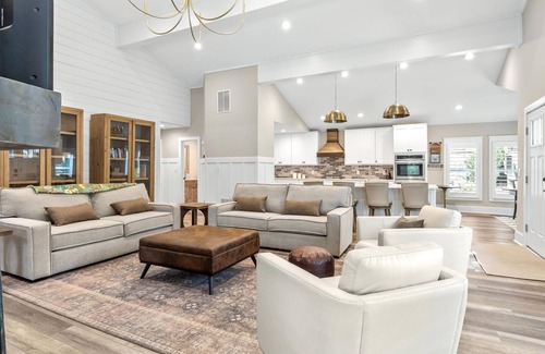 Cartersville Casa | Lake Allatoona house with private dock, hot tub & fire pit. Family and groups!