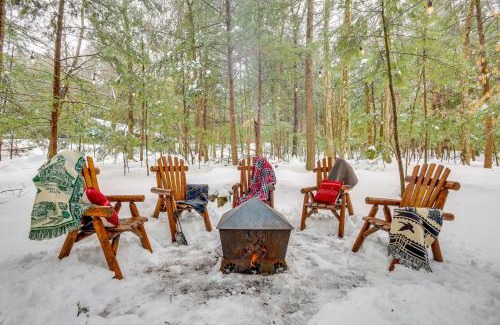 Lake Luzerne Casa | Lake and Beach Access at Lake Luzerne Cabin!