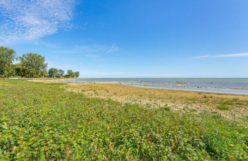 Harbor Beach Casa | Lake and Lighthouse Views Inviting Port Hope Home!