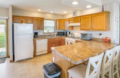 Harbor Beach Casa | Lake and Lighthouse Views Inviting Port Hope Home!