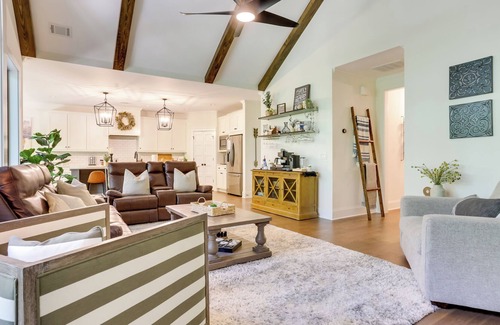 Waleska Casa | Lake Arrowhead Home w/ Hot Tub + Screened Porch!