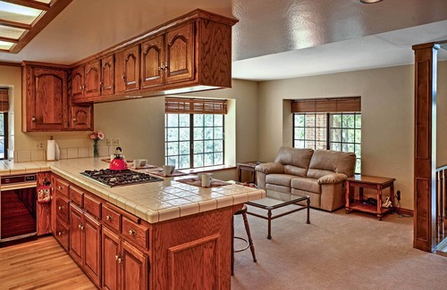 Lake Arrowhead Cabaña | Lake Arrowhead House w/ Lake Views & Wet Bar!