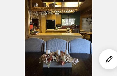 Blue Jay Casa | Lake Arrowhead LARGE family cabin in the forest. DUEL Suite. Privacy. Hot tub