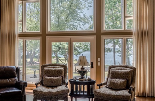 Hot Springs Village Casa | Lake Balboa Executive Home, Lakeview Every Room. Private Peninsula