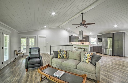 Cadiz Casa | ¡NUEVO! Lake Barkley Home w / Sunroom, cubierta, muelle del barco!