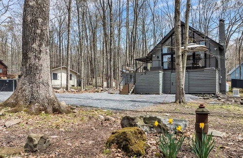 Locust Lake Village Chalet De Esquí | Lake Beach, Sauna, Hot Tub, Firepit, Game Room, EV Charger