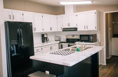 Inman Casa | Lake Bowen House 4b with private hot tub
