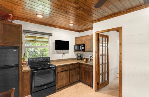 Hernando Cabaña | Lake Breeze Cottage 1