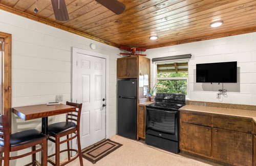 Hernando Cabaña | Lake Breeze Cottage 1