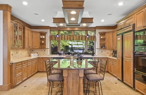 Three Lakes Casa | Lake Breeze Luxury Executive Retreat