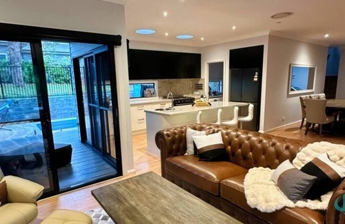 Murrays Beach Casa | Lake Breeze - bushland escape, with plunge pool