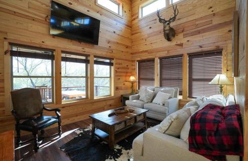 Bridgeport Casa | Lake Bridgeport - Spacious Cabin Hot Tub FirePit