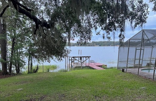 Pomona Park Cabina | Lake Broward rustic cabin with pool!