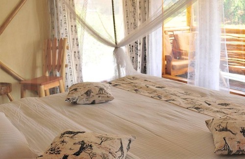 Kabale Cabina | Lake Bunyonyi Rock Resort