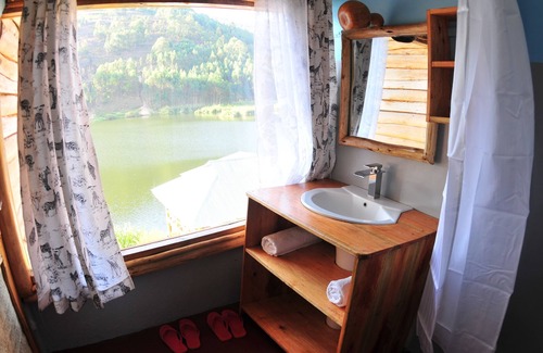 Kabale Cabina | Lake Bunyonyi Rock Resort